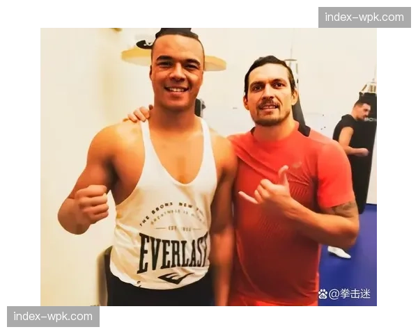 世界拳击重量级统一战：乌西克分歧判定击败富里，成为无可争议拳王